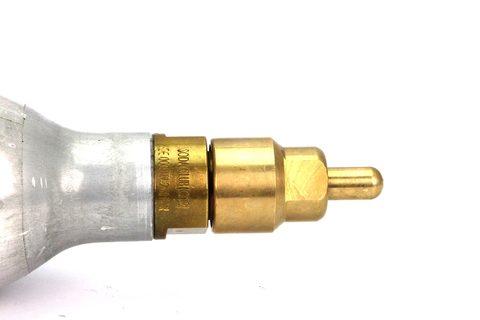 Inyector Hambleton Bard conectado al cilindro SodaStream