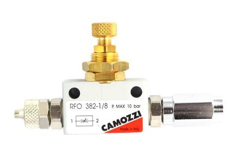 Foto de Camozzi Precision Flow Controller con compresión y extensión