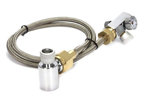El adaptador de recarga CGA 320 con manguera de conexión