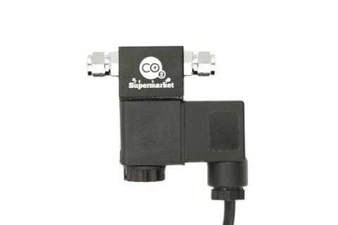 Foto de solenoide para sistemas de acuario de CO2.