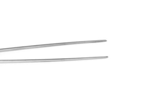 Close-up foto de las puntas de pinzas rectas para las plantas de acuario